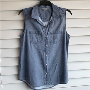 Women’s sleeveless shirt. Sz M
